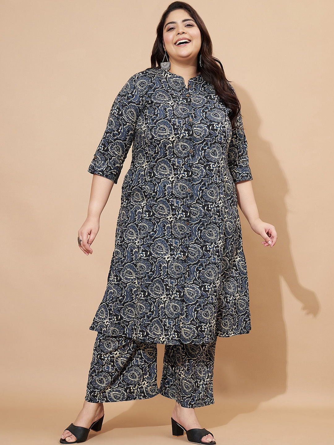 Vbuyz Navy Blue Floral Printed Mandarin Collar Three-Quarter Sleeves Kurta With Palazzo
Vbuyz Navy Blue Floral Printed Mandarin Collar Three-Quarter Sleeves Kurta With Palazzo