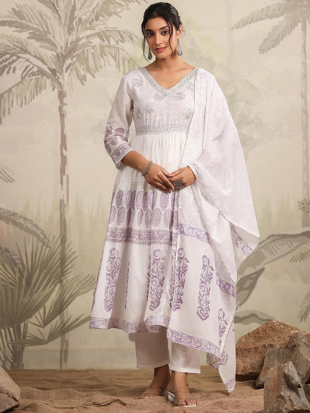 SCAKHI Floral Printed Sequinned Pure Cotton Anarkali Kurta with Trousers & Dupatta, White
SCAKHI Floral Printed Sequinned Pure Cotton Anarkali Kurta with Trousers & Dupatta, White