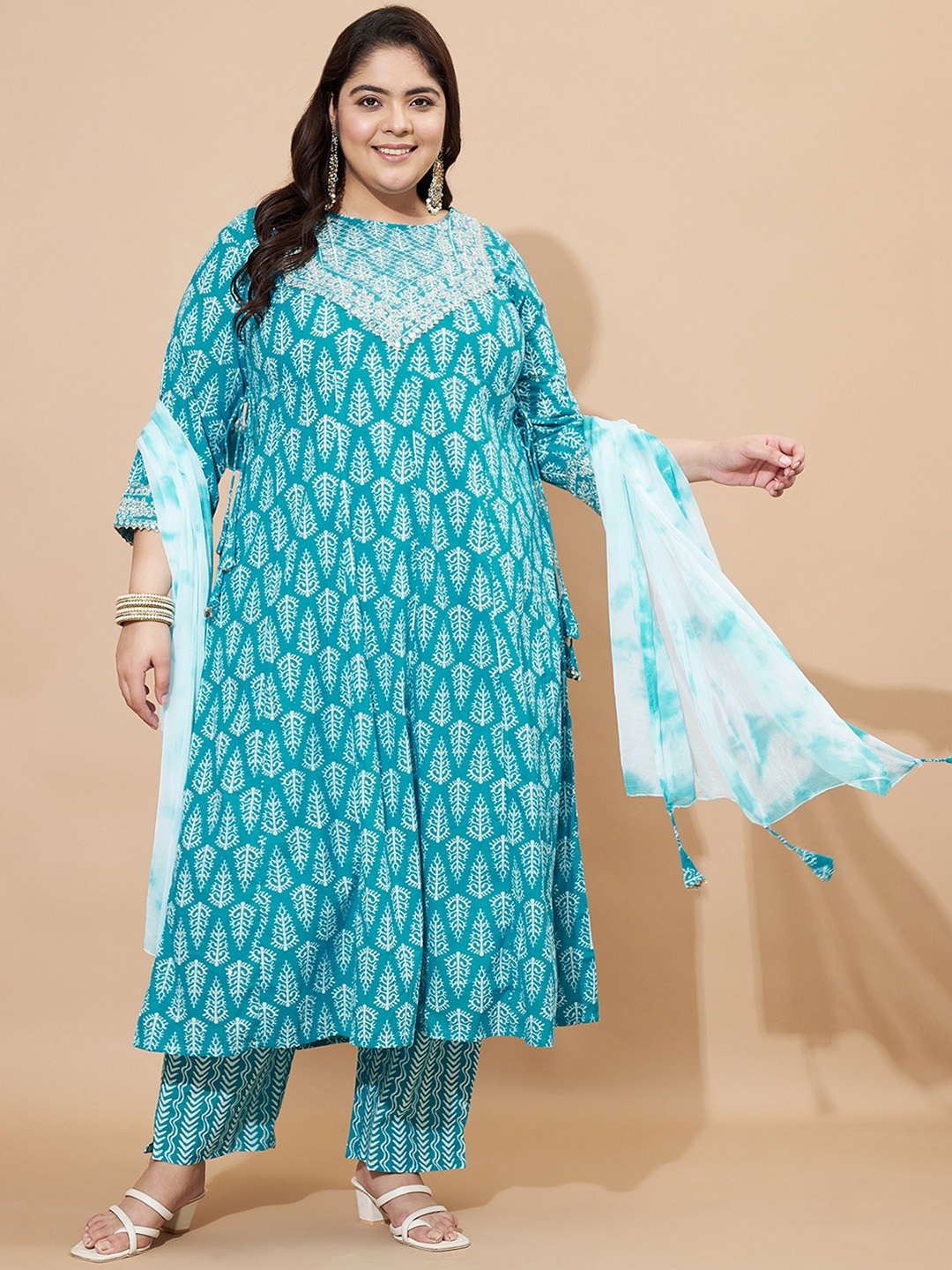Vbuyz Blue Floral Printed Round Neck Regular Thread Work Kurta With Trouser With Dupatta
Vbuyz Blue Floral Printed Round Neck Regular Thread Work Kurta With Trouser With Dupatta