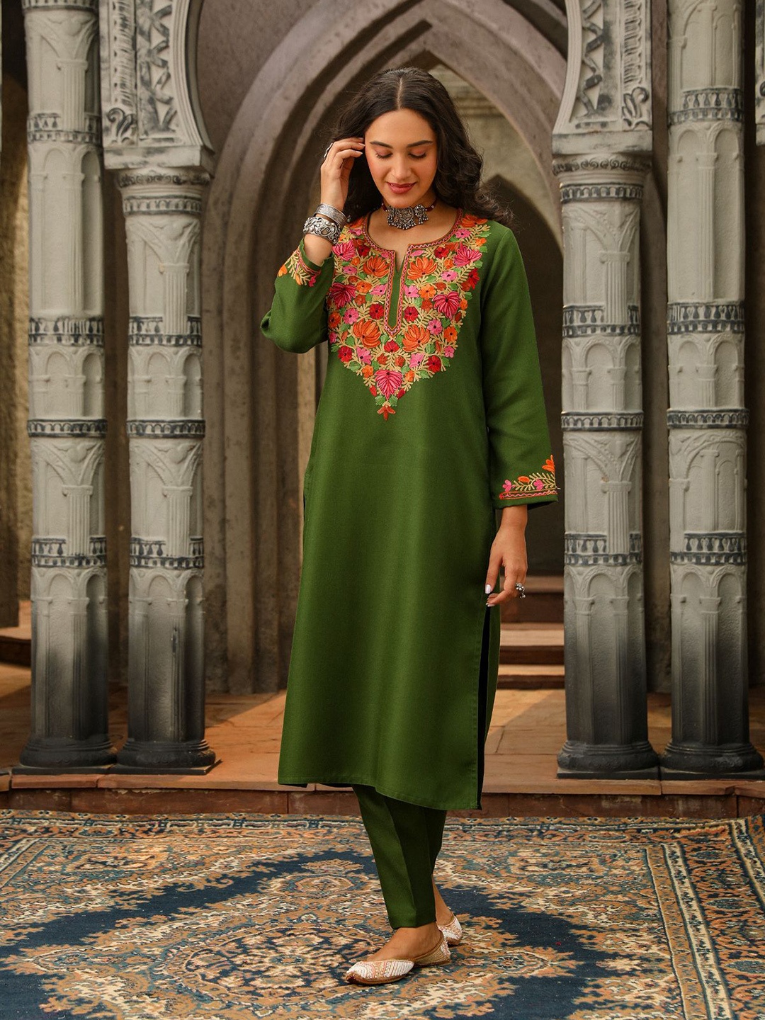 House of Chikankari Floral Yoke Design Aari Work Straight Kurta With Trouser, Green
House of Chikankari Floral Yoke Design Aari Work Straight Kurta With Trouser, Green
