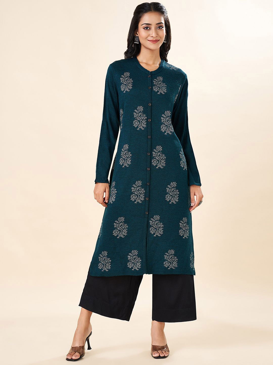 RANGMANCH BY PANTALOONS Ethnic Motifs Embroidered Thread Work Straight Kurta, Teal
RANGMANCH BY PANTALOONS Ethnic Motifs Embroidered Thread Work Straight Kurta, Teal