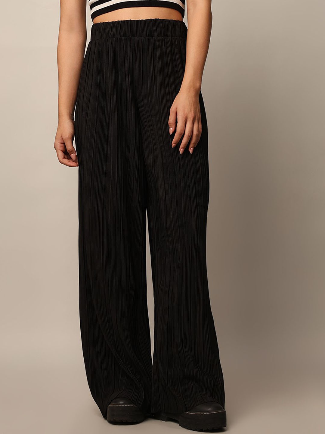 ONLY Women Textured Self Design Straight Fit High-Rise Pleated High-Rise Trousers, Black
ONLY Women Textured Self Design Straight Fit High-Rise Pleated High-Rise Trousers, Black