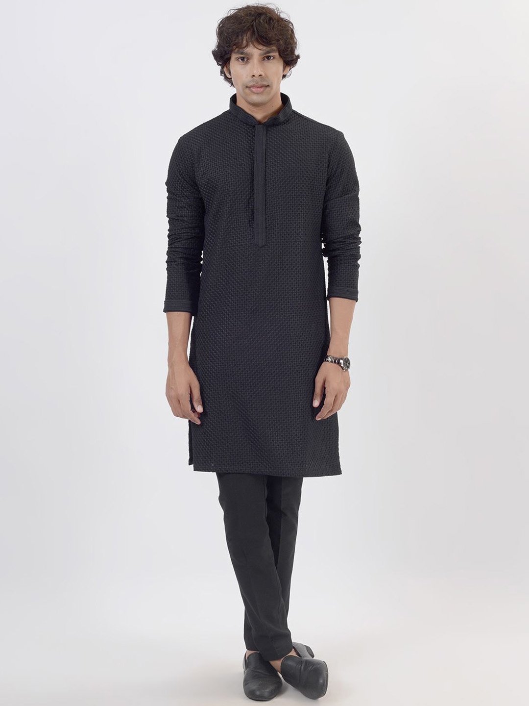 azania Geometric Embroidered Thread Work Mandarin Collar Straight Kurta with Pyjamas, Black
azania Geometric Embroidered Thread Work Mandarin Collar Straight Kurta with Pyjamas, Black
