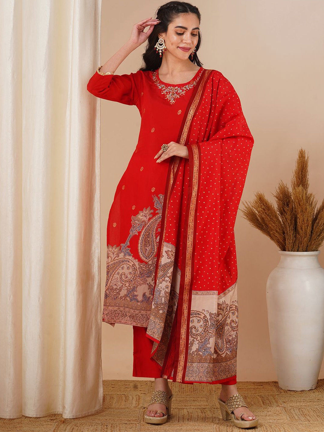 FASHOR Ethnic Motifs Embroidered Straight Sequinned Kurta with Trousers & Dupatta, Red
FASHOR Ethnic Motifs Embroidered Straight Sequinned Kurta with Trousers & Dupatta, Red