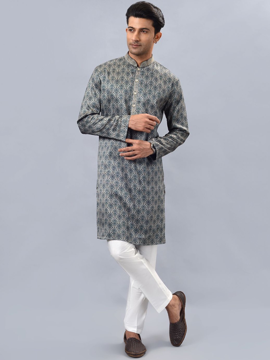 azania Ethnic Motifs Printed Mandarin Collar Straight Kurta with Pyjama, Green
azania Ethnic Motifs Printed Mandarin Collar Straight Kurta with Pyjama, Green