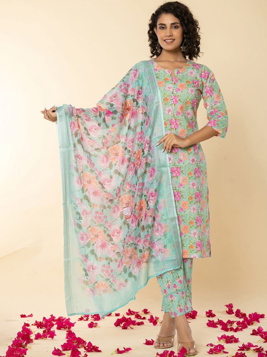 Do Dhaage Floral Printed Regular Pure Cotton Straight Kurta with Trousers & Dupatta, Green
Do Dhaage Floral Printed Regular Pure Cotton Straight Kurta with Trousers & Dupatta, Green