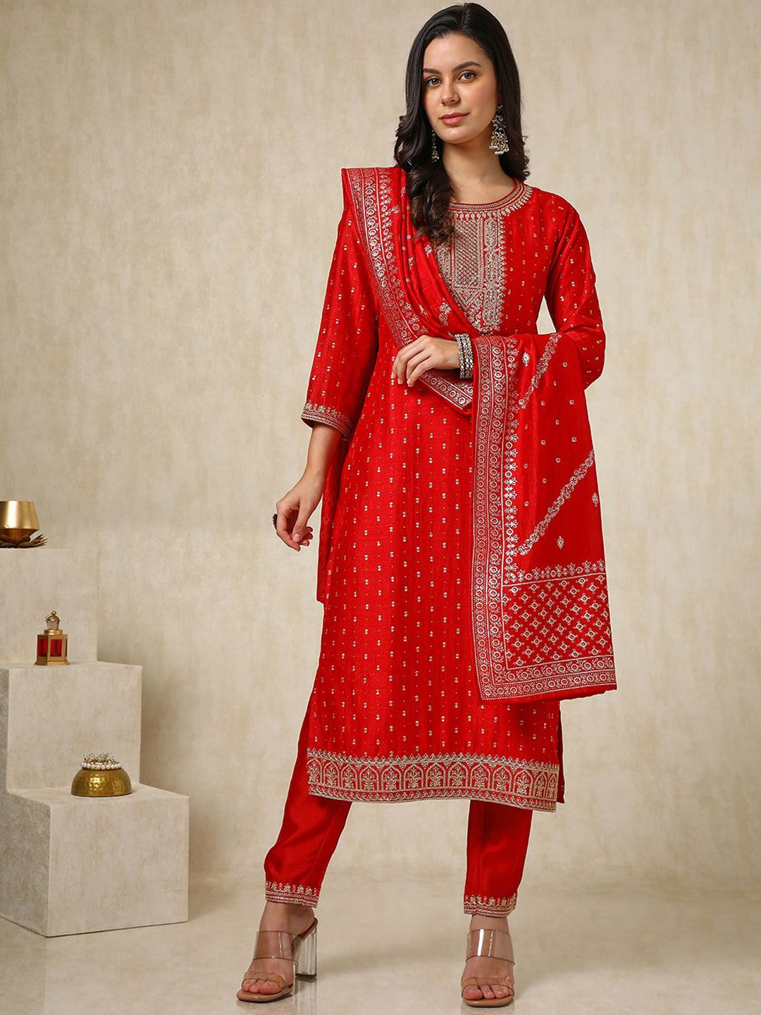 Soch Red Floral Printed Round Neck Regular Thread Work Kurta With Trouser With Dupatta
Soch Red Floral Printed Round Neck Regular Thread Work Kurta With Trouser With Dupatta