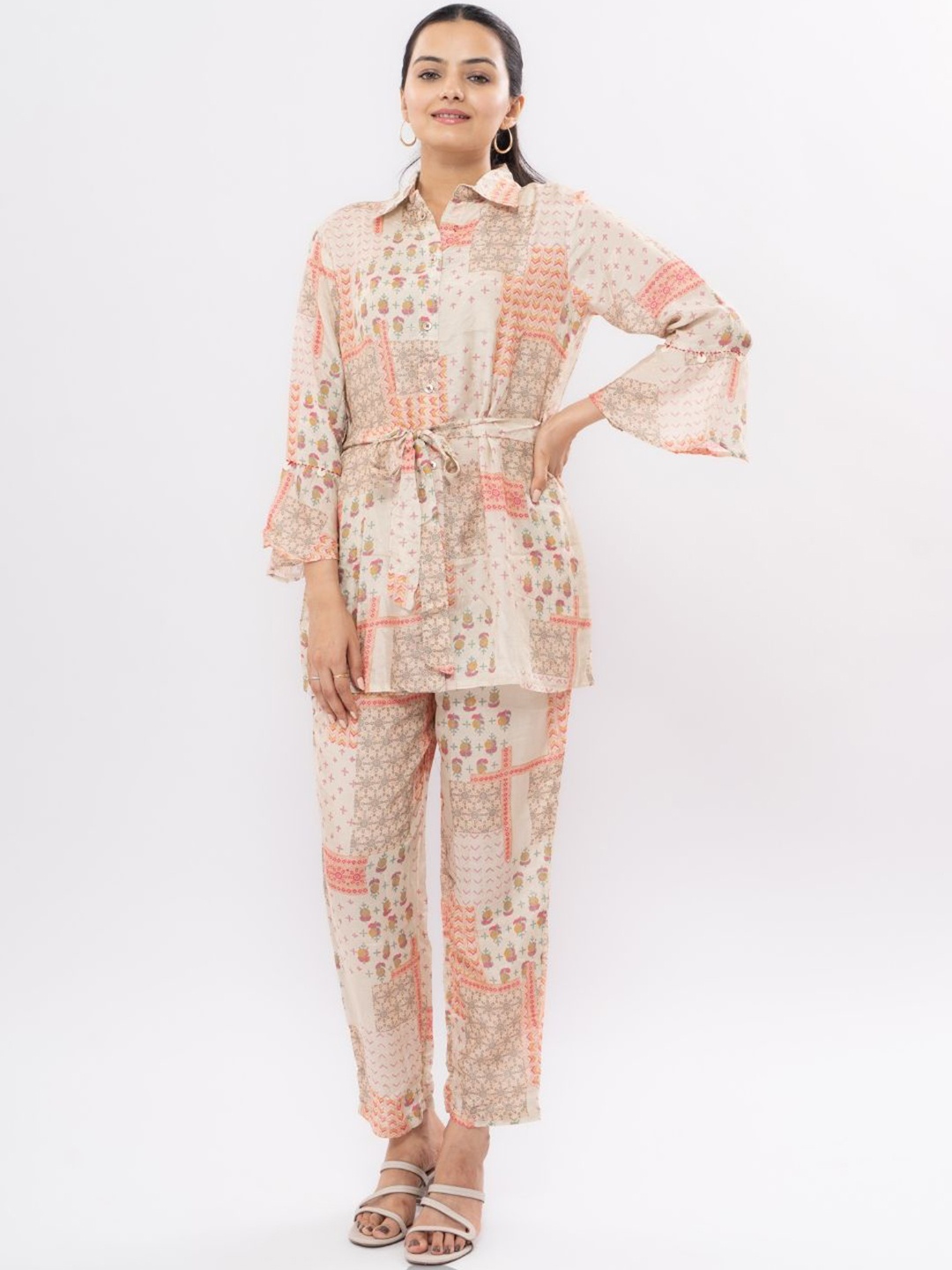 EKISHA Geometric Printed Shirt Collar Three-Quarter Sleeves Shirt With Trouser, Beige
EKISHA Geometric Printed Shirt Collar Three-Quarter Sleeves Shirt With Trouser, Beige