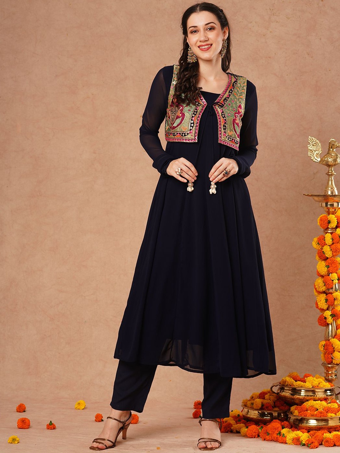 FASHOR Ethnic Motifs Printed Panelled Georgette Anarkali Kurta with Trousers, Navy blue
FASHOR Ethnic Motifs Printed Panelled Georgette Anarkali Kurta with Trousers, Navy blue