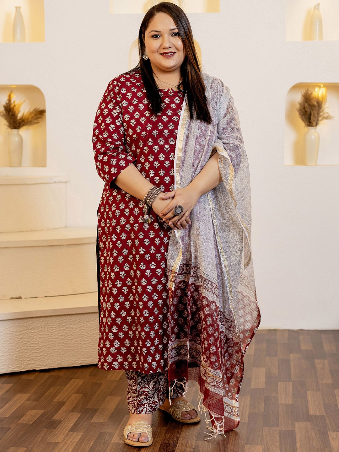 LALI JAIPUR Plus Size Floral Printed Pure Cotton Straight Kurta with Trouser & Dupatta, Maroon
LALI JAIPUR Plus Size Floral Printed Pure Cotton Straight Kurta with Trouser & Dupatta, Maroon