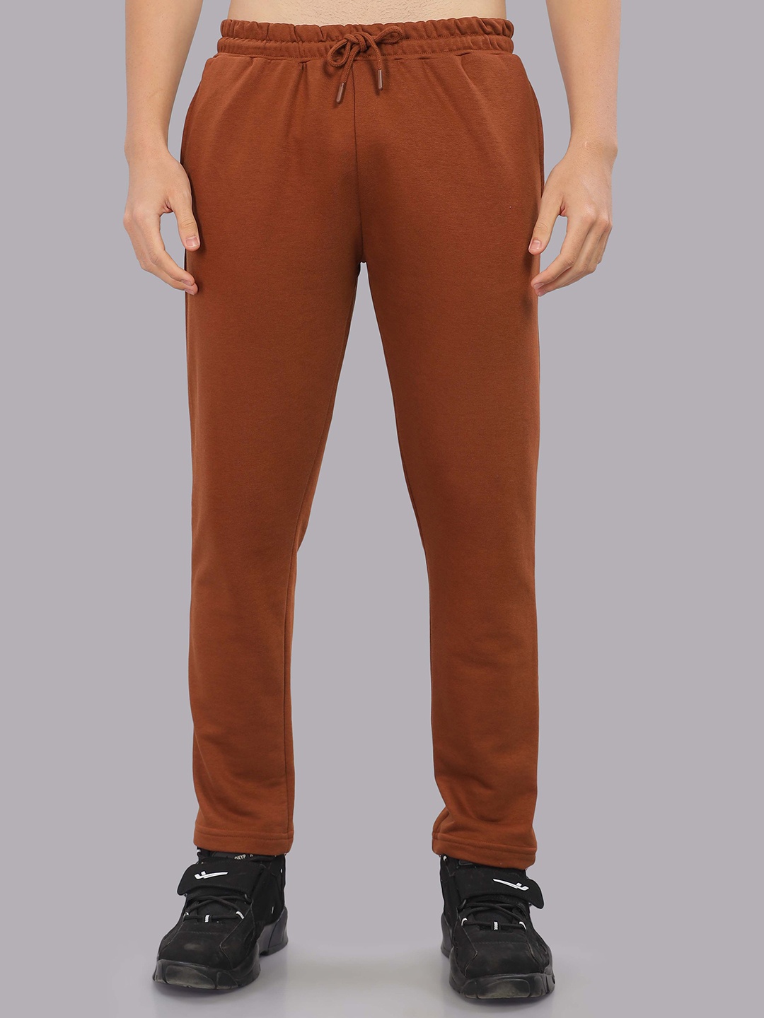 TOMHIDDLE Men Relaxed Fit Mid-Rise Dry Fit Soft Fitness and Pilates Track Pants, Brown
TOMHIDDLE Men Relaxed Fit Mid-Rise Dry Fit Soft Fitness and Pilates Track Pants, Brown