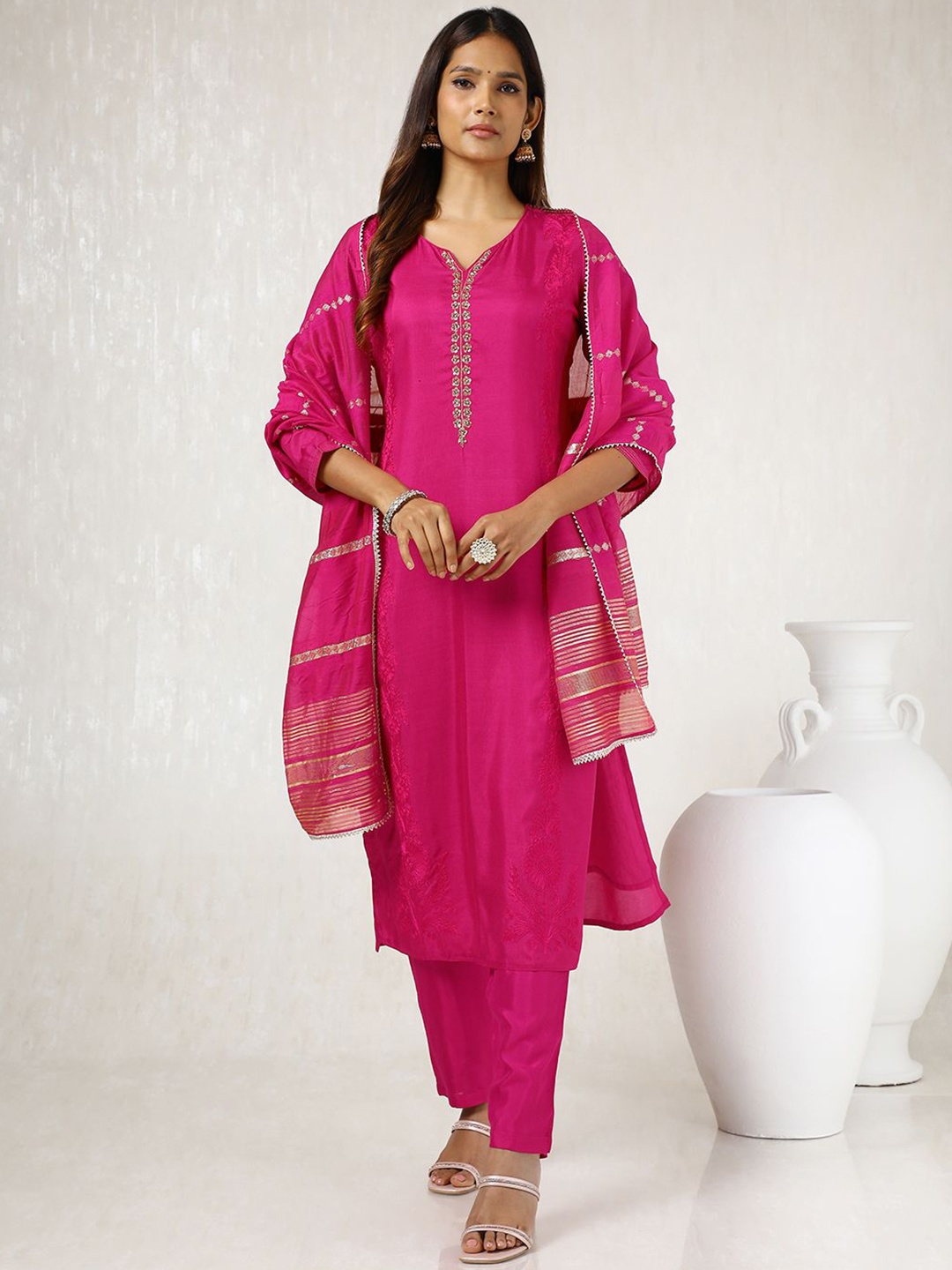 Soch Fuchsia Floral Embroidered Sweatheart Neck Sequinned Kurta With Trousers & Dupatta, Pink
Soch Fuchsia Floral Embroidered Sweatheart Neck Sequinned Kurta With Trousers & Dupatta, Pink