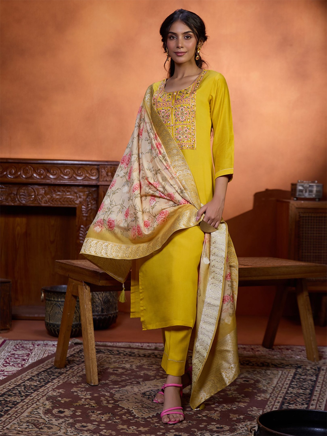WOMEN PLUS Floral Yoke Design Straight Beads & stones Kurta with Trousers & Dupatta, Yellow
WOMEN PLUS Floral Yoke Design Straight Beads & stones Kurta with Trousers & Dupatta, Yellow