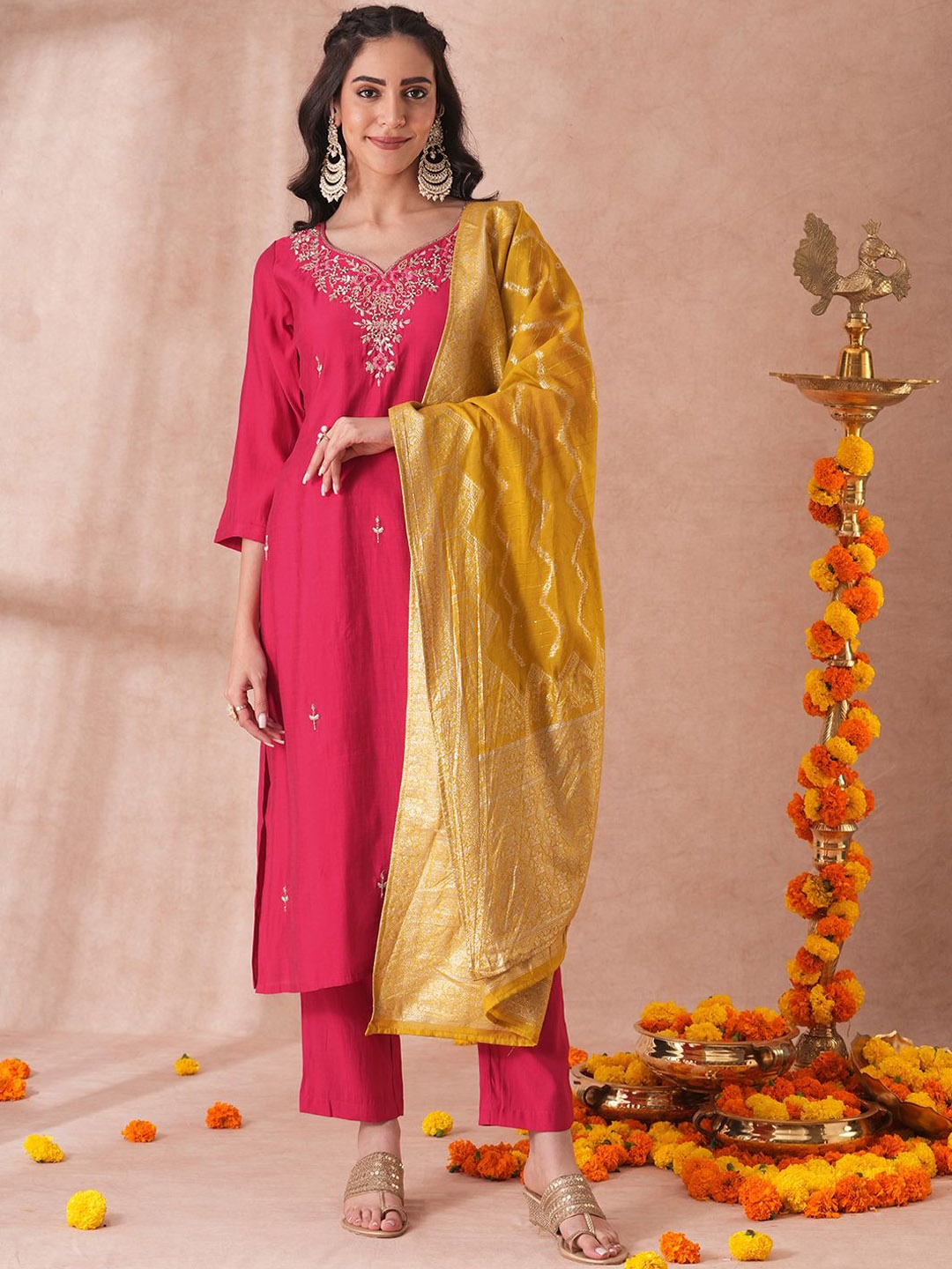 FASHOR Pink Floral Embroidered Sweetheart Neck Straight Kurta With Trousers & Dupatta
FASHOR Pink Floral Embroidered Sweetheart Neck Straight Kurta With Trousers & Dupatta