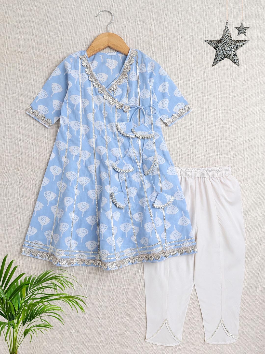 The Magic Wand Girls Floral Printed Gotta Patti Angrakha Anarkali Kurta with Trousers, Blue
The Magic Wand Girls Floral Printed Gotta Patti Angrakha Anarkali Kurta with Trousers, Blue