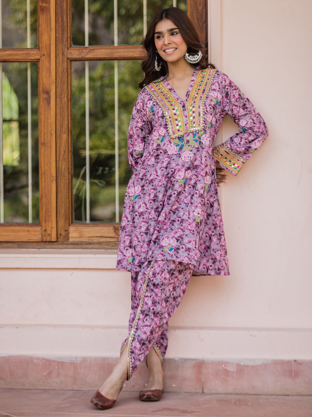 HOUSE OF KARI Floral Printed Angrakha Gotta Patti Anarkali Kurta With Dhoti Pants, Pink
HOUSE OF KARI Floral Printed Angrakha Gotta Patti Anarkali Kurta With Dhoti Pants, Pink