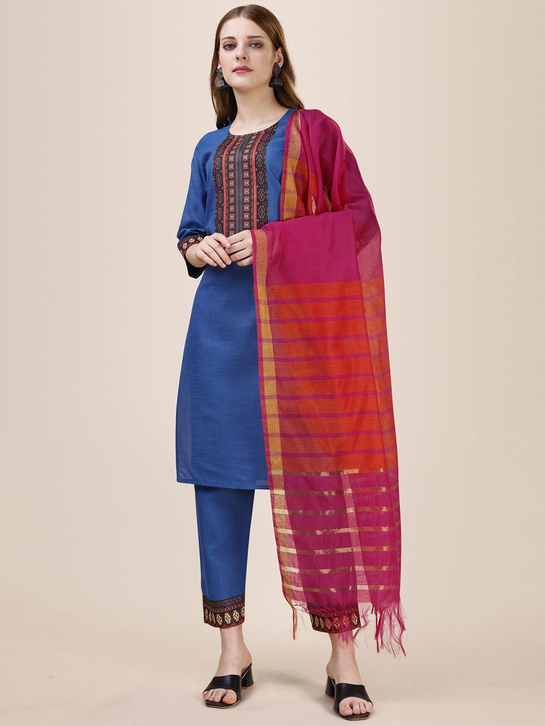 Sidhidata Round Neck Ethnic Motifs Printed Straight Kurta with Trouser & Dupatta, Navy blue
Sidhidata Round Neck Ethnic Motifs Printed Straight Kurta with Trouser & Dupatta, Navy blue