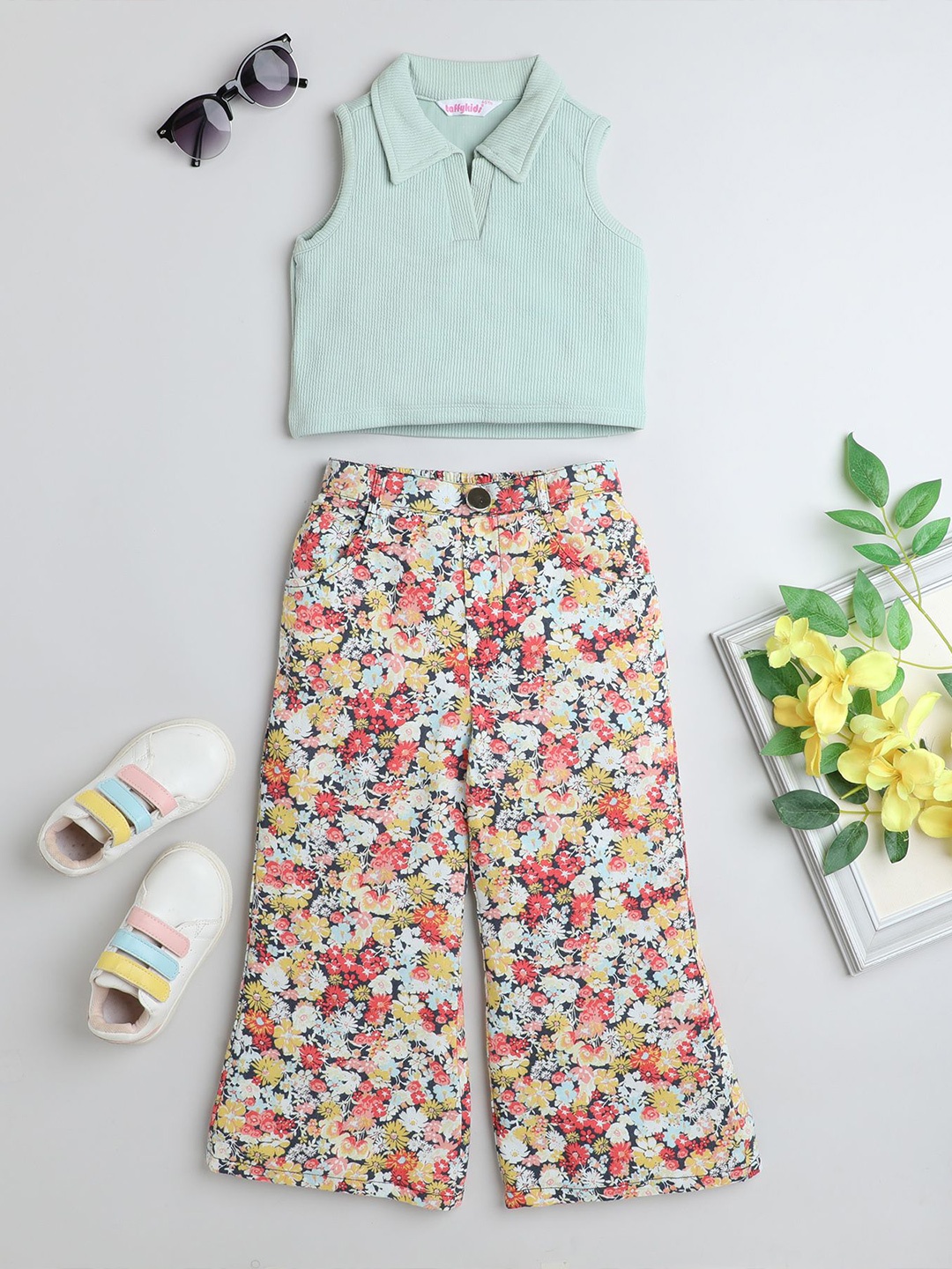 taffykids Girls Self Design Shirt Collar Sleeveless Crop Top With Printed Trousers, Green
taffykids Girls Self Design Shirt Collar Sleeveless Crop Top With Printed Trousers, Green