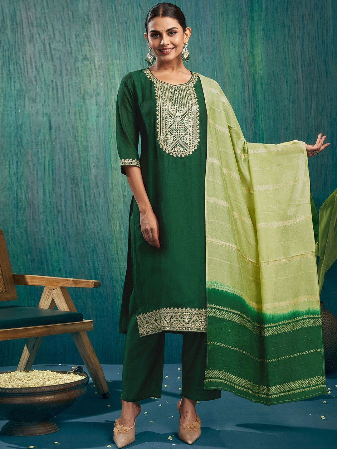 KALINI Ethnic Motifs Embroidered Sequinned Straight Kurta with Trouser & Dupatta, Green
KALINI Ethnic Motifs Embroidered Sequinned Straight Kurta with Trouser & Dupatta, Green