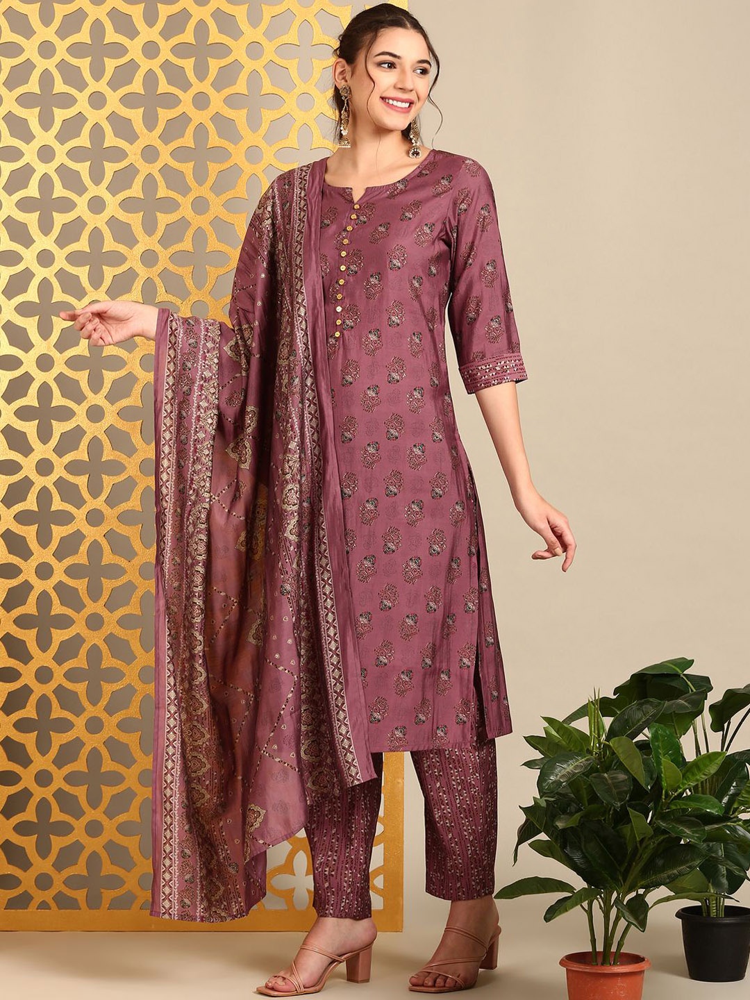 Anouk Burgundy Floral Printed Chanderi Silk Straight Kurta With Trousers & Dupatta, Maroon
Anouk Burgundy Floral Printed Chanderi Silk Straight Kurta With Trousers & Dupatta, Maroon