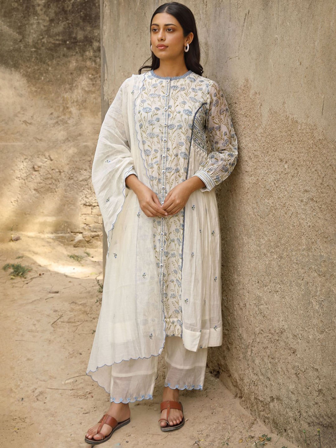 AMOREE Floral Printed Round Neck Pure Silk Anarkali Kurta With Trousers & Dupatta, White
AMOREE Floral Printed Round Neck Pure Silk Anarkali Kurta With Trousers & Dupatta, White