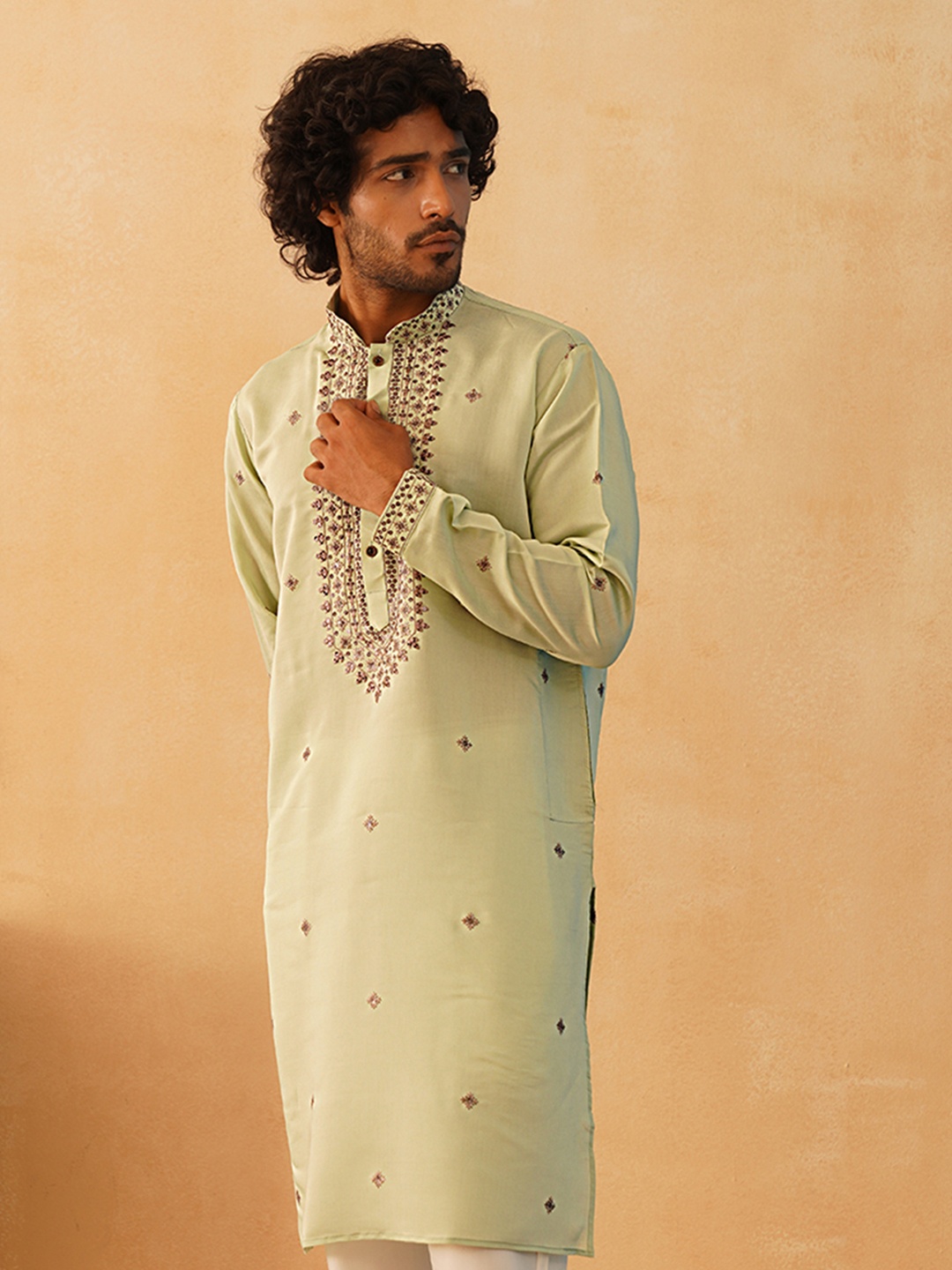 Jompers Mandarin Collar Floral Embroidered Sequinned Cotton Silk Straight Kurta, Green
Jompers Mandarin Collar Floral Embroidered Sequinned Cotton Silk Straight Kurta, Green
