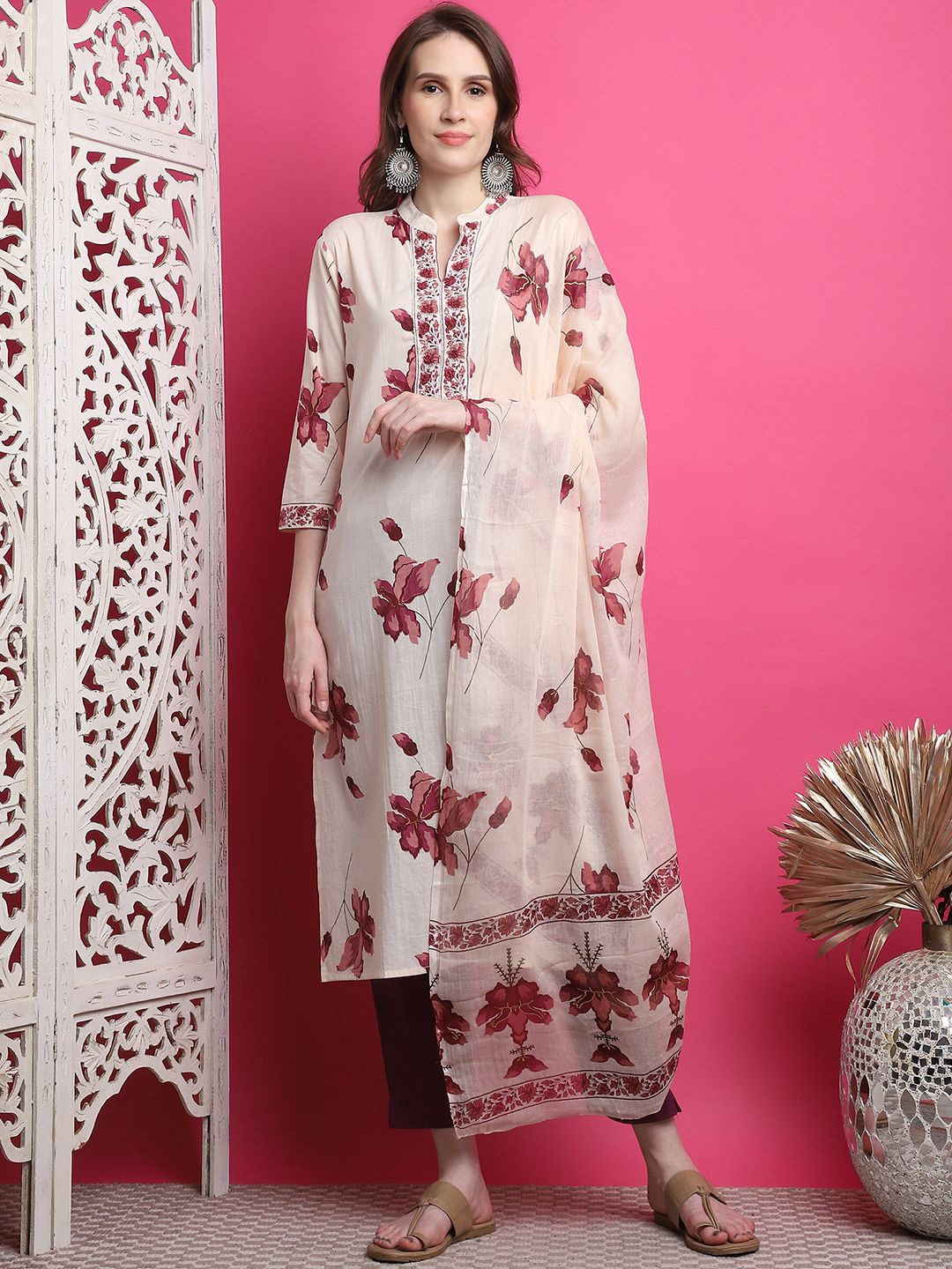 Aawari Floral Printed Thread Work Pure Cotton Straight Kurta with Trousers & Dupatta, Off white
Aawari Floral Printed Thread Work Pure Cotton Straight Kurta with Trousers & Dupatta, Off white
