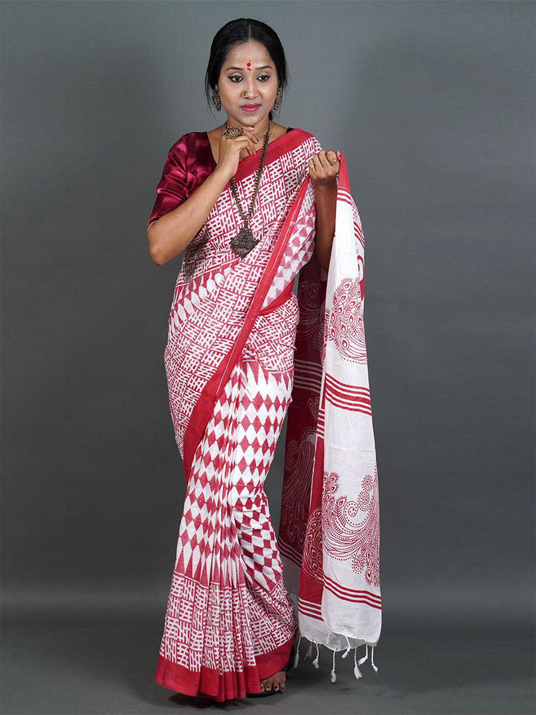 ODETTE Ethnic Motifs Printed Saree, Purple
ODETTE Ethnic Motifs Printed Saree, Purple