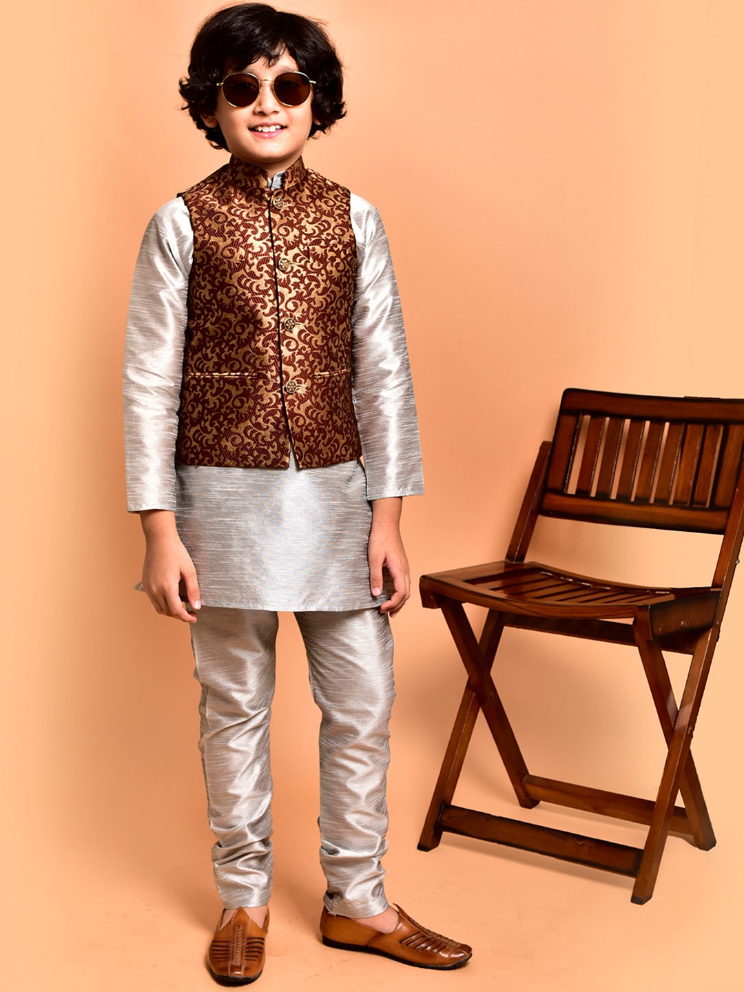 PRINTCULTR Boys Band Collar Neck Three-Quarter Sleeves Kurta & Churidar & Nehru Jacket, Silver
PRINTCULTR Boys Band Collar Neck Three-Quarter Sleeves Kurta & Churidar & Nehru Jacket, Silver