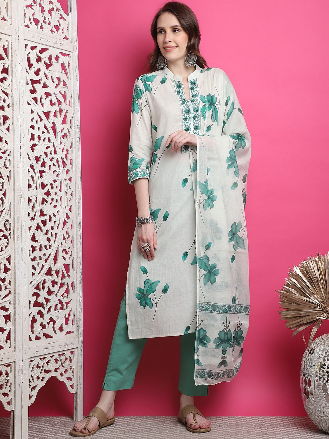 Aawari Floral Printed Thread Work Pure Cotton Straight Kurta with Trousers & Dupatta, White
Aawari Floral Printed Thread Work Pure Cotton Straight Kurta with Trousers & Dupatta, White