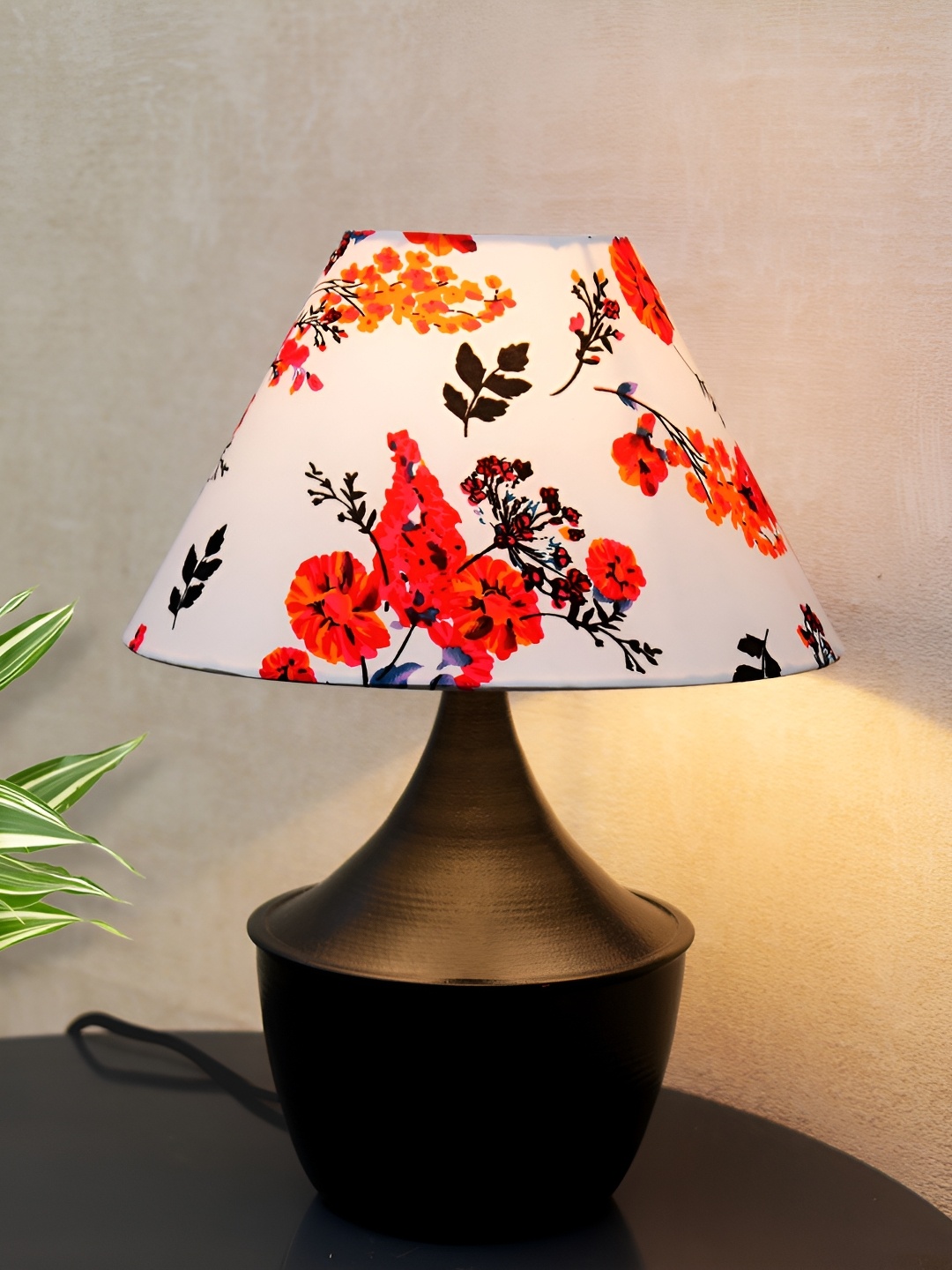 Homesake Red & White Floral Printed Metal Contemporary Frustum Shaped Table Lamp
Homesake Red & White Floral Printed Metal Contemporary Frustum Shaped Table Lamp