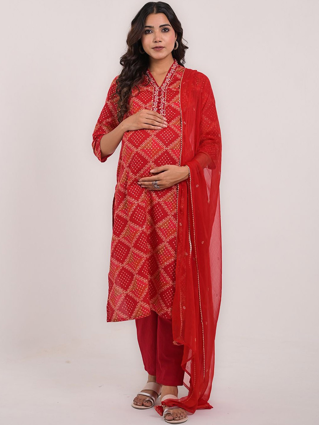mumzhug Bandhani Printed Sequinned Pure Cotton Maternity Kurta With Trouser & Dupatta, Red
mumzhug Bandhani Printed Sequinned Pure Cotton Maternity Kurta With Trouser & Dupatta, Red
