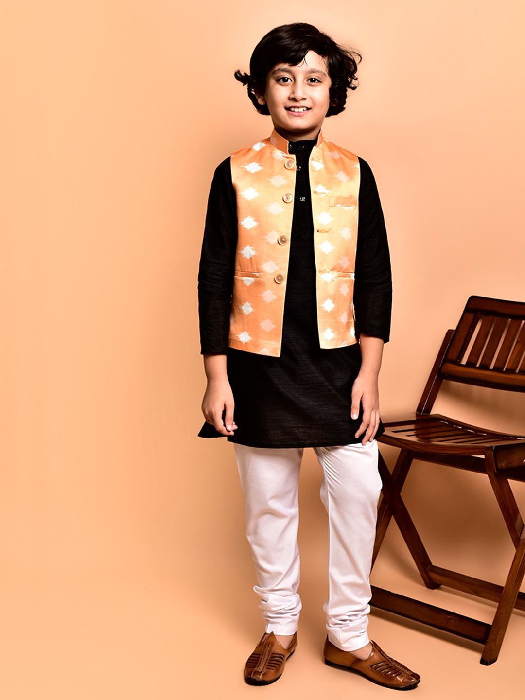 PRINTCULTR Boys Geometric Printed Mandarin Collar Straigh Kurta with Pyjamas, Black
PRINTCULTR Boys Geometric Printed Mandarin Collar Straigh Kurta with Pyjamas, Black