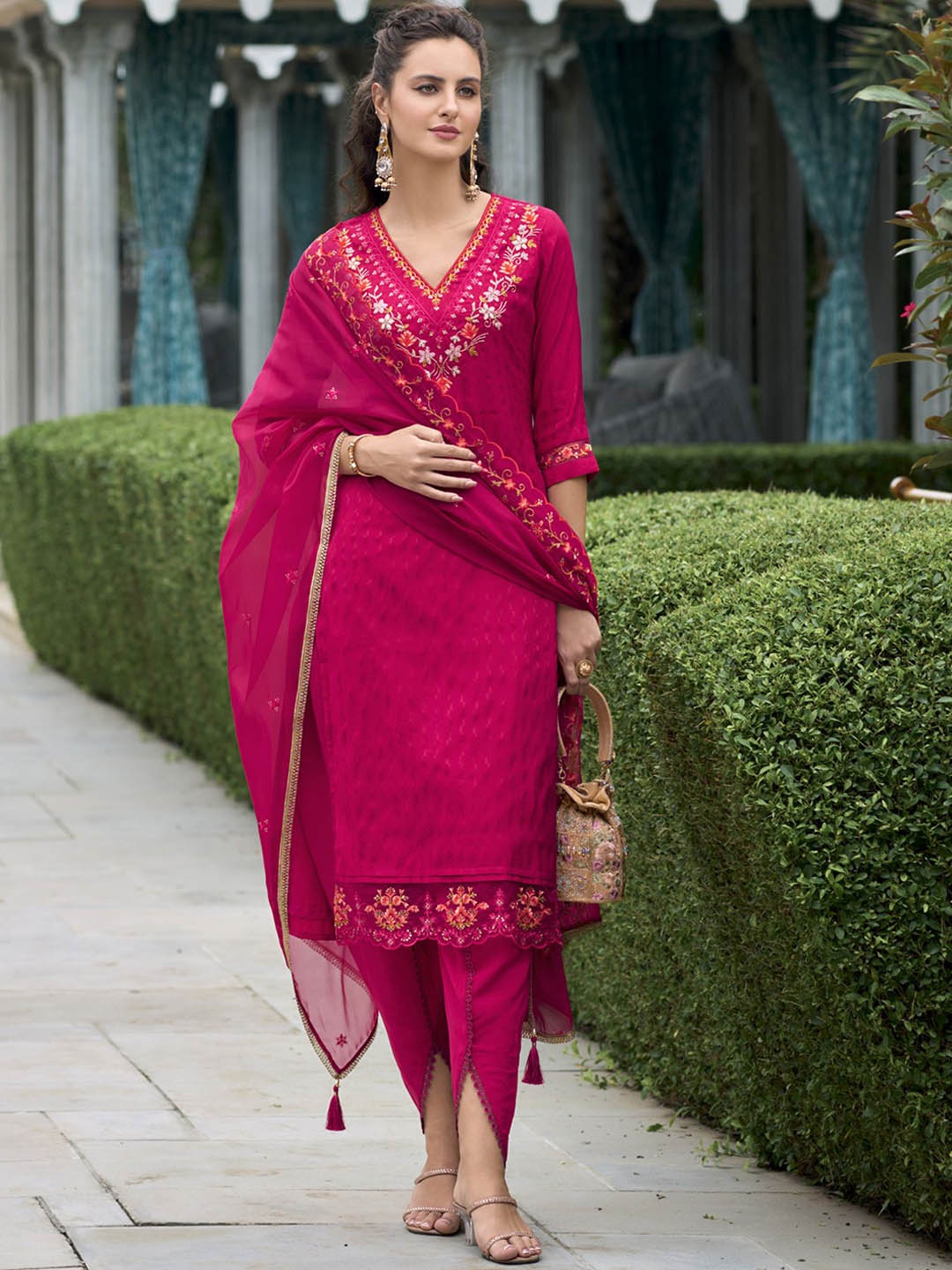 MOJILAA Floral Embroidered Beads and Stones Straight Kurta With Trousers & Dupatta, Fuchsia
MOJILAA Floral Embroidered Beads and Stones Straight Kurta With Trousers & Dupatta, Fuchsia