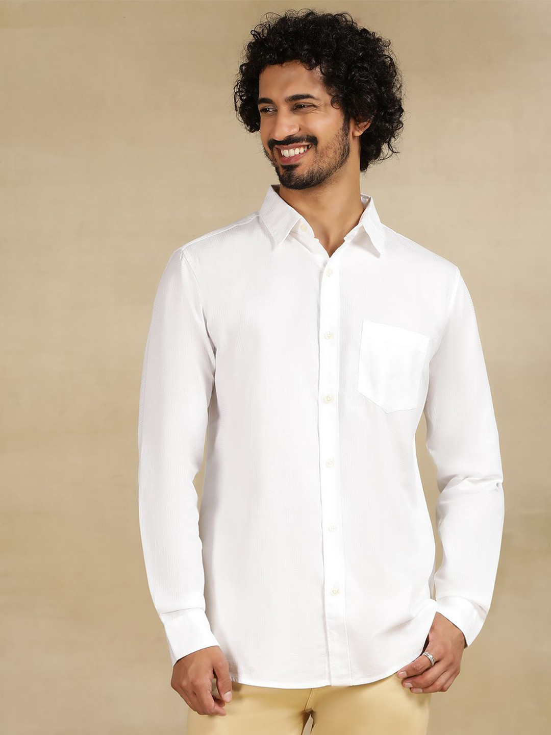 JADE BLUE Men Cutaway Collar Solid Cotton Slim Fit Casual Shirt, White
JADE BLUE Men Cutaway Collar Solid Cotton Slim Fit Casual Shirt, White