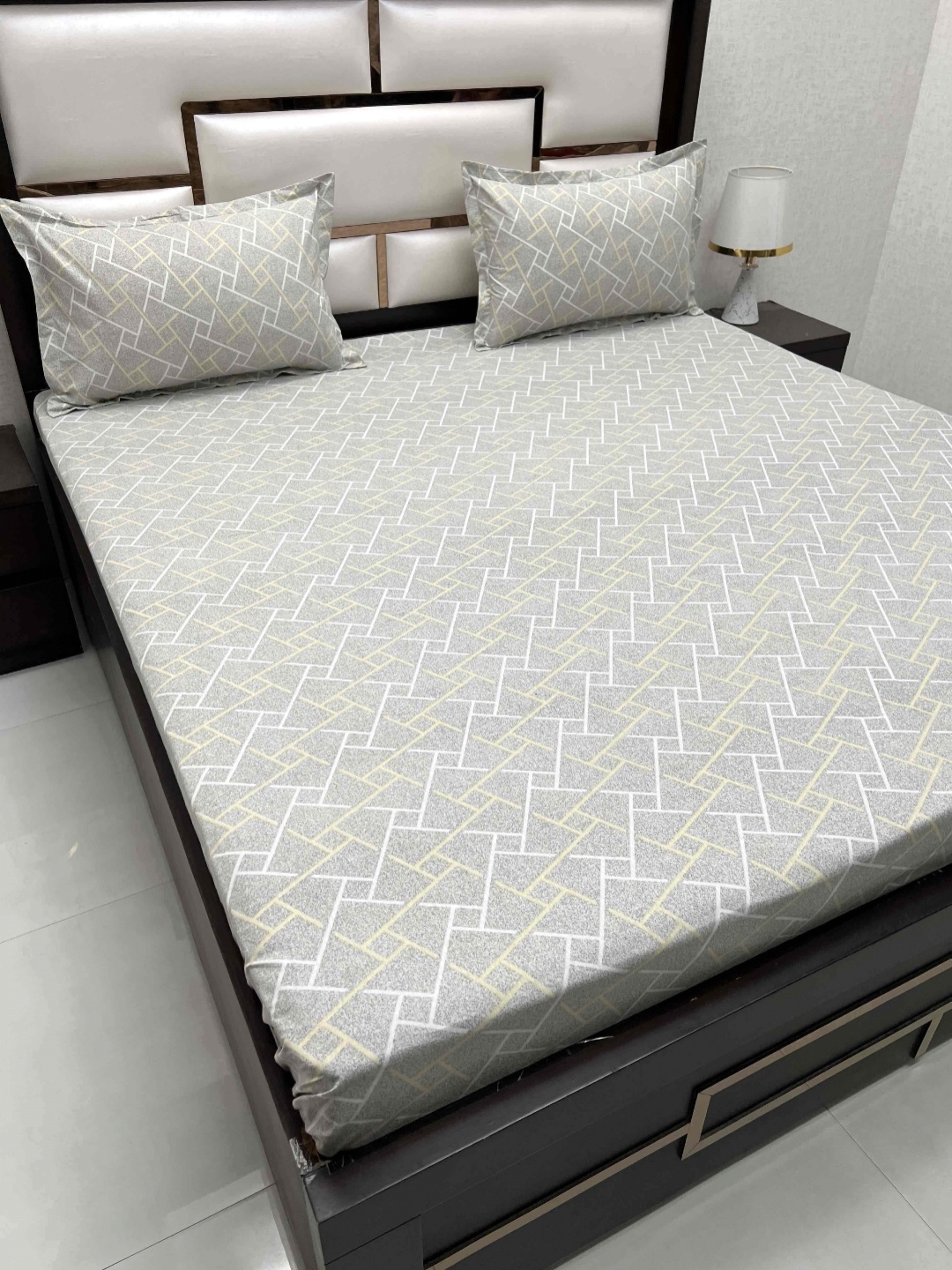 Pure Decor Passion Grey Geometric Printed Cotton Queen 240 TC Bedsheet Set 2.53 x 2.28m
Pure Decor Passion Grey Geometric Printed Cotton Queen 240 TC Bedsheet Set 2.53 x 2.28m