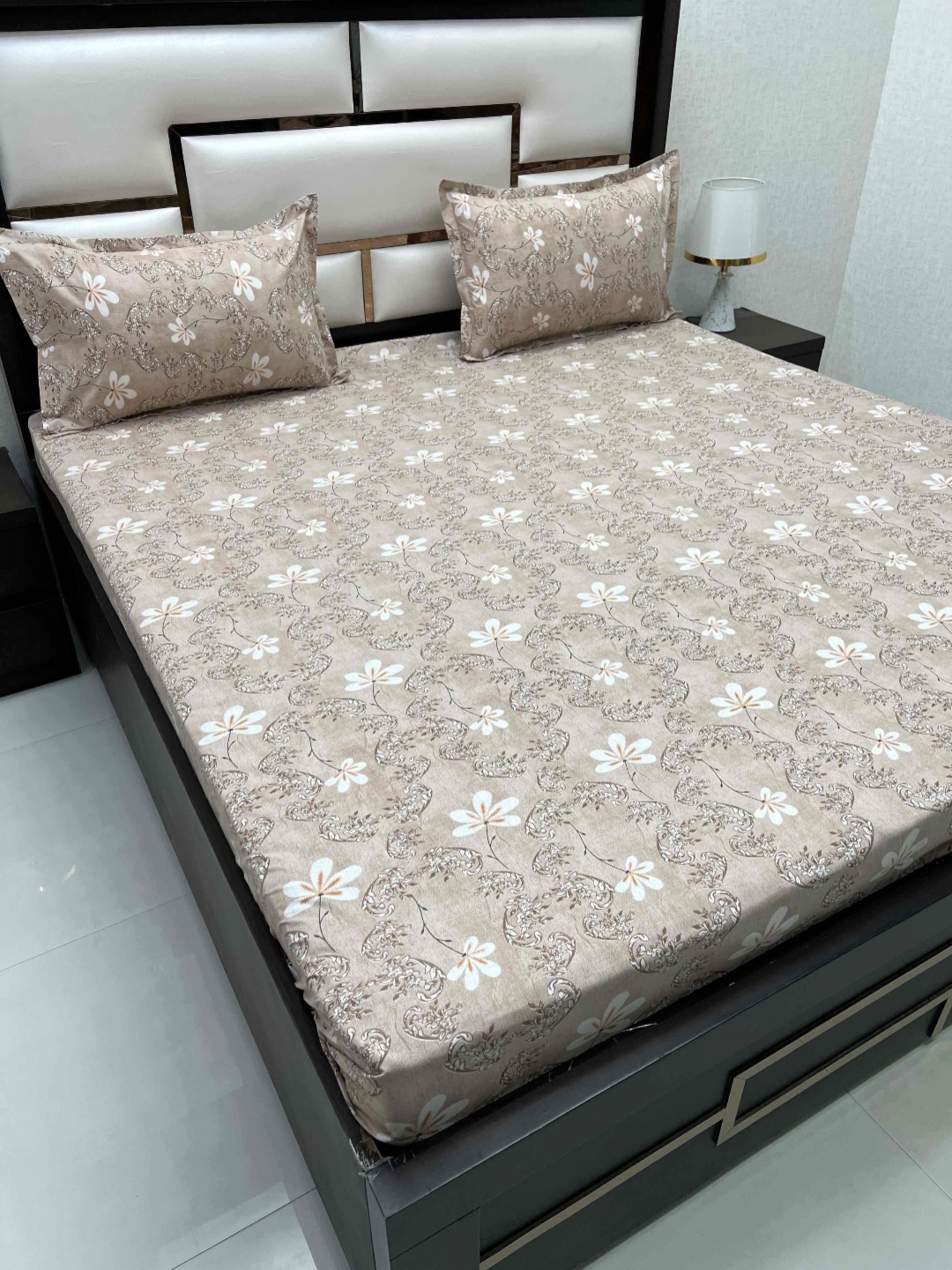 Pure Decor Brown & White Floral 250 TC Queen Bedsheet Set 2.28 m x 2.54 m
Pure Decor Brown & White Floral 250 TC Queen Bedsheet Set 2.28 m x 2.54 m