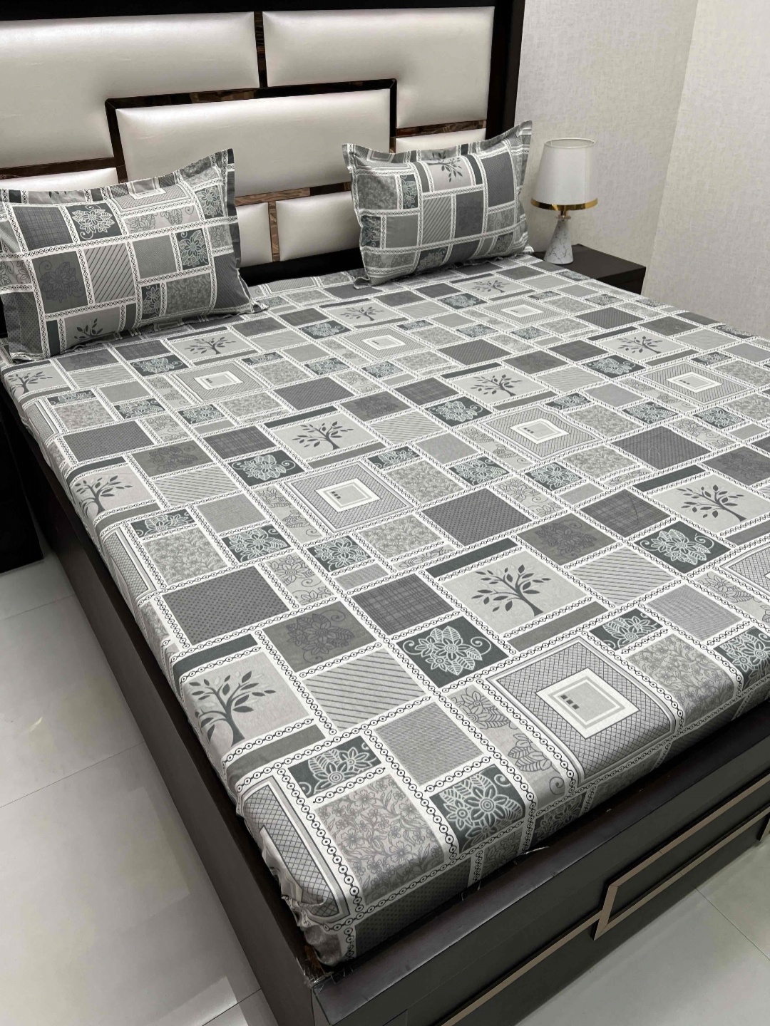 Pure Decor Passion Grey Floral Printed Cotton 260 TC Queen Bedsheet Set 2.54 x 2.29m
Pure Decor Passion Grey Floral Printed Cotton 260 TC Queen Bedsheet Set 2.54 x 2.29m