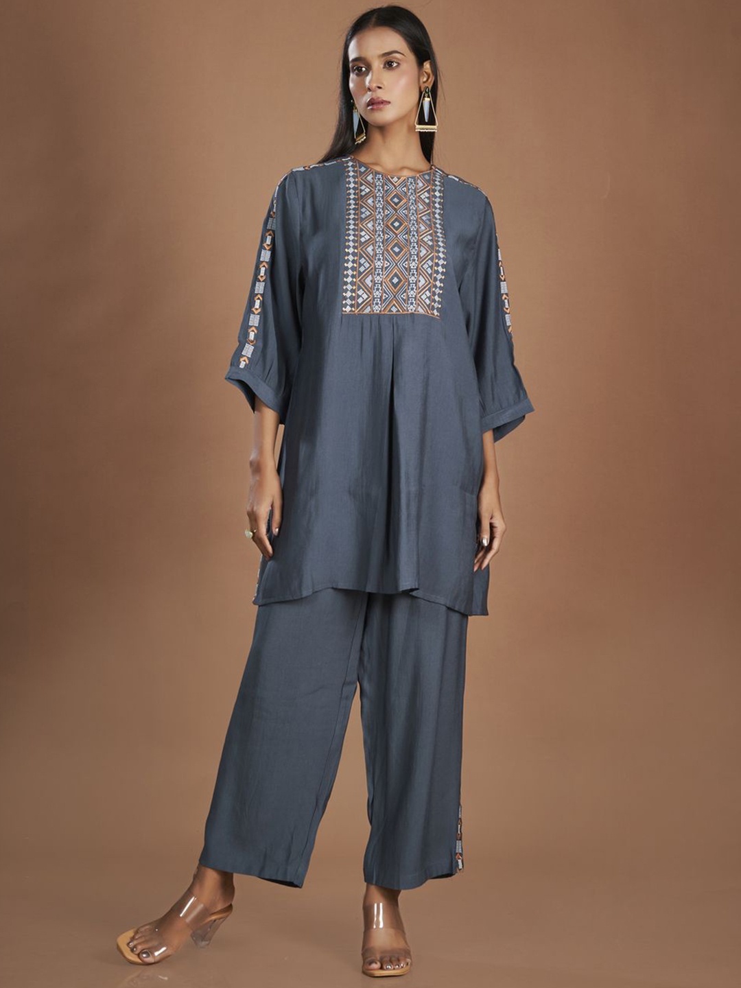 ISHKIYA Embroidered Round Neck Three-Quarter Sleeves Pure Cotton Top With Trouser, Grey
ISHKIYA Embroidered Round Neck Three-Quarter Sleeves Pure Cotton Top With Trouser, Grey