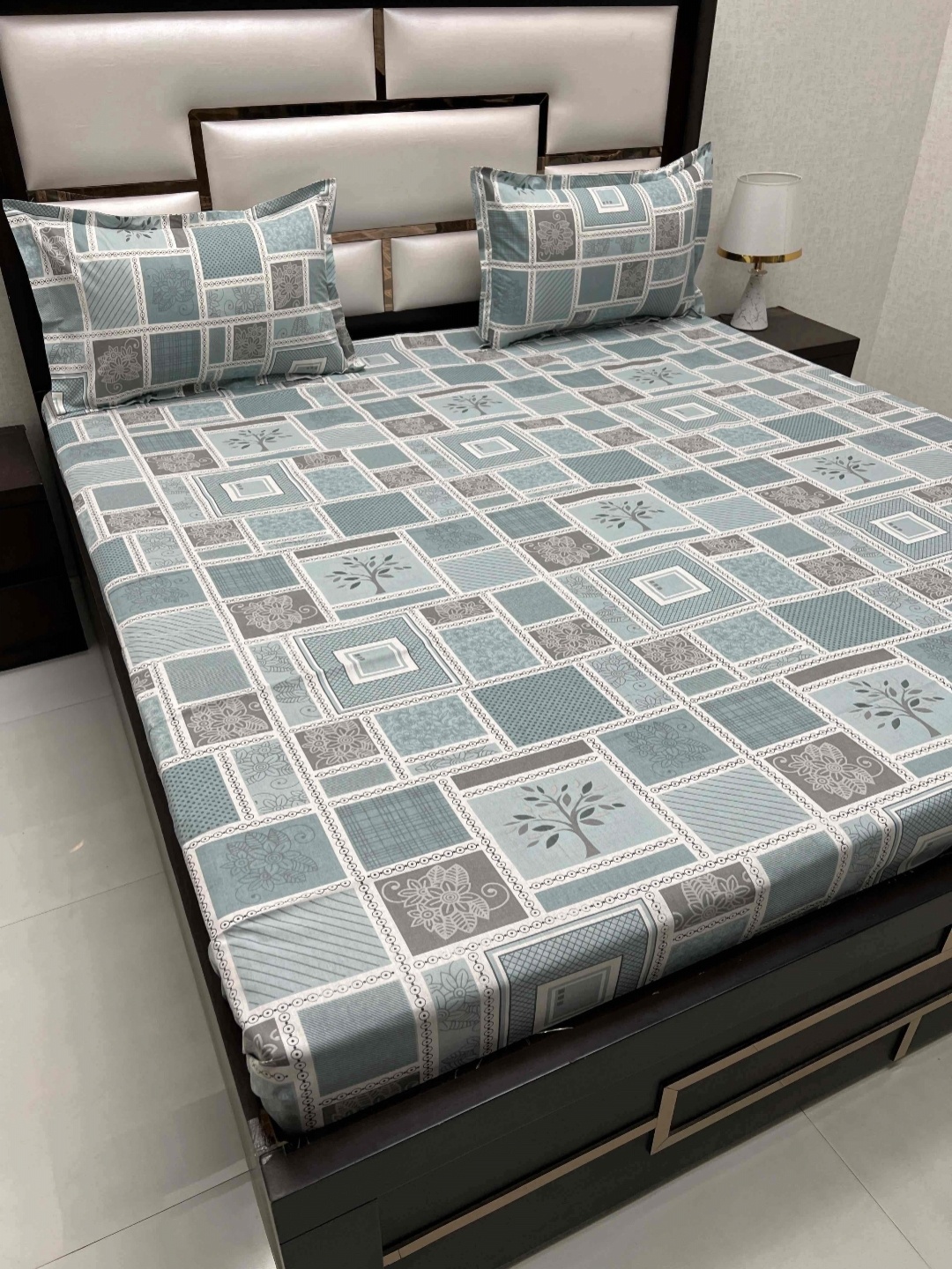 Pure Decor Passion Green & White Printed Cotton 230 TC Queen Bedsheet Set 2.27 m x 2.54 m
Pure Decor Passion Green & White Printed Cotton 230 TC Queen Bedsheet Set 2.27 m x 2.54 m
