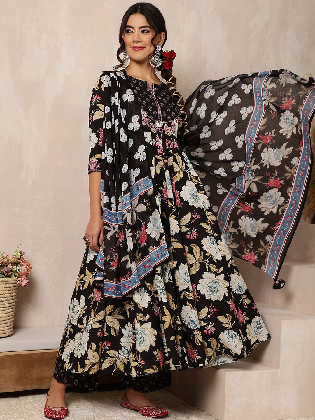 KIMAYRA Floral Printed Panelled Thread Work Pure Cotton Kurta with Palazzo & Dupatta, Black
KIMAYRA Floral Printed Panelled Thread Work Pure Cotton Kurta with Palazzo & Dupatta, Black