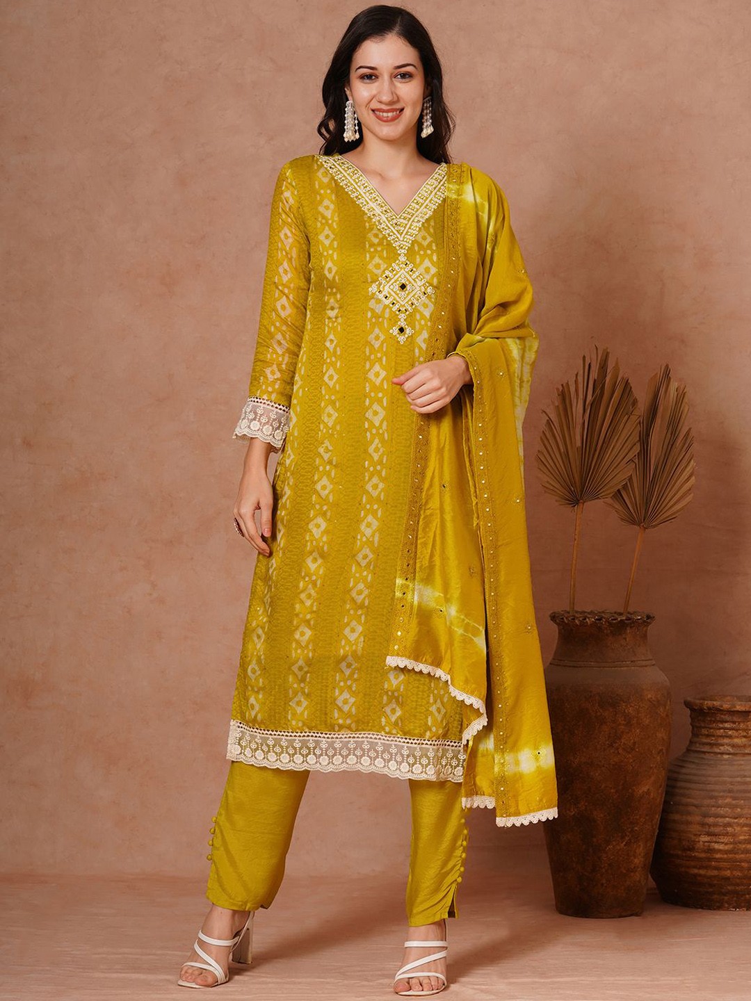 FASHOR Ethnic Motifs Printed Mirror Work Chanderi Cotton Kurta With Trouser & Dupatta, Green
FASHOR Ethnic Motifs Printed Mirror Work Chanderi Cotton Kurta With Trouser & Dupatta, Green