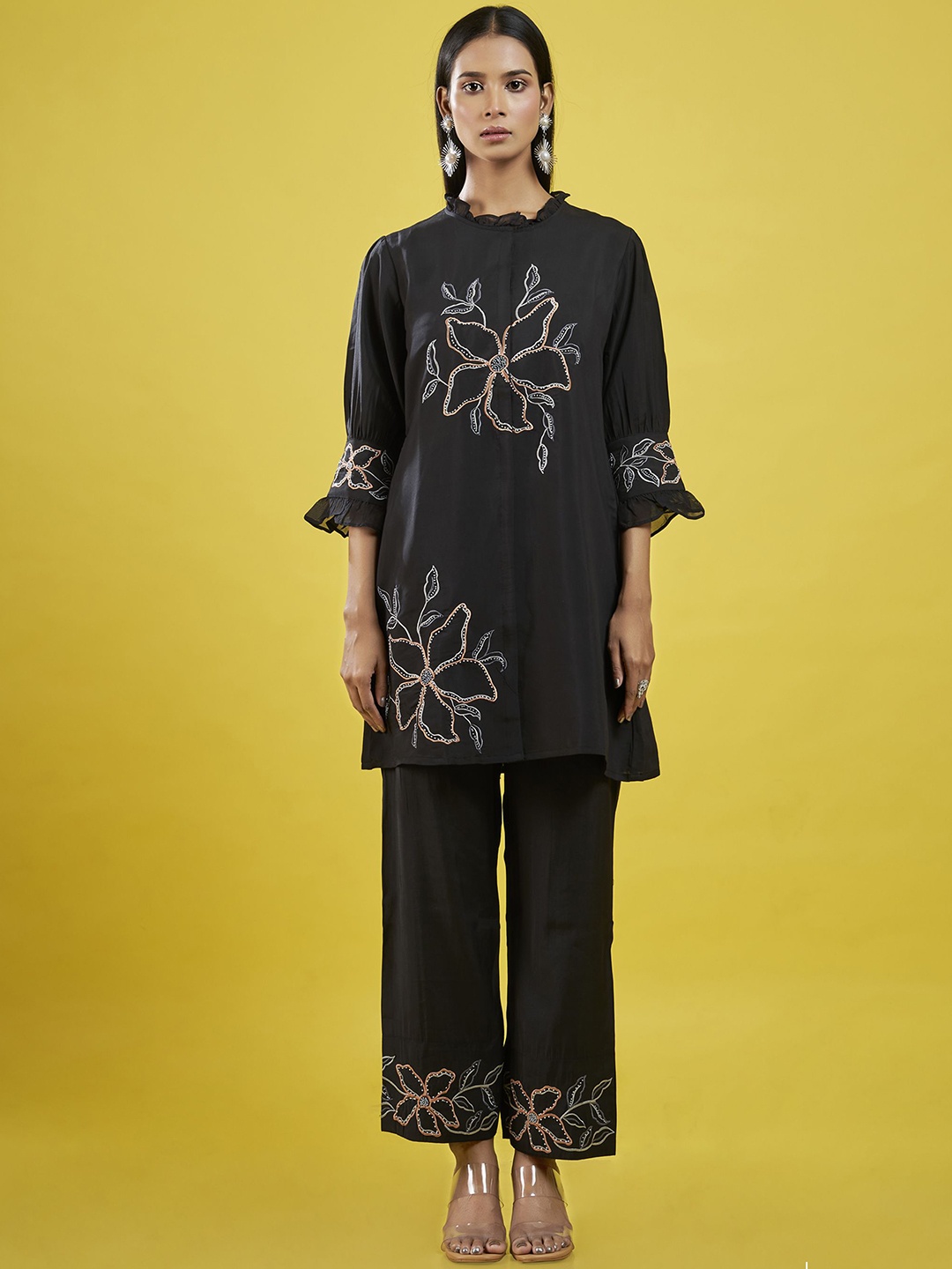ISHKIYA Embroidered Round Neck Three-Quarter Sleeves Pure Silk Top With Trouser, Black
ISHKIYA Embroidered Round Neck Three-Quarter Sleeves Pure Silk Top With Trouser, Black