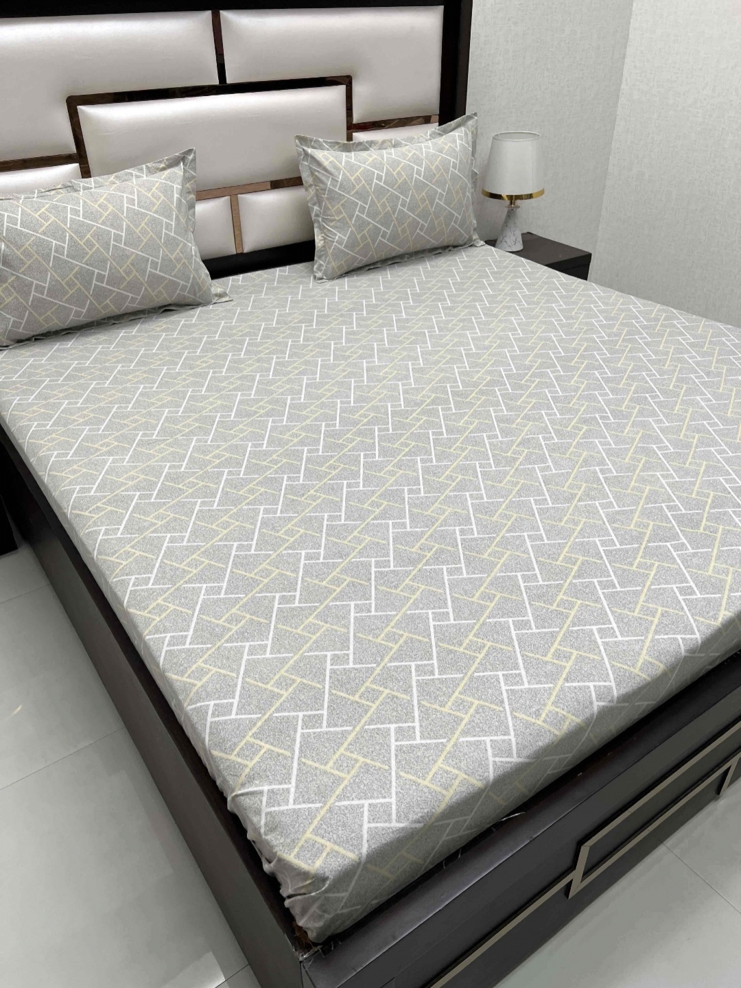 Pure Decor Passion Grey Printed Pure Cotton 300 TC Queen Bedsheet Set 2.28 m x 2.54 m
Pure Decor Passion Grey Printed Pure Cotton 300 TC Queen Bedsheet Set 2.28 m x 2.54 m