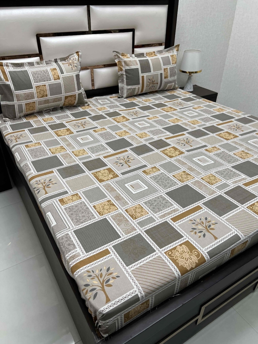Pure Decor Passion Grey Geometric Printed Cotton 260 TC Queen Bedsheet Set 2.54 x 2.29m
Pure Decor Passion Grey Geometric Printed Cotton 260 TC Queen Bedsheet Set 2.54 x 2.29m