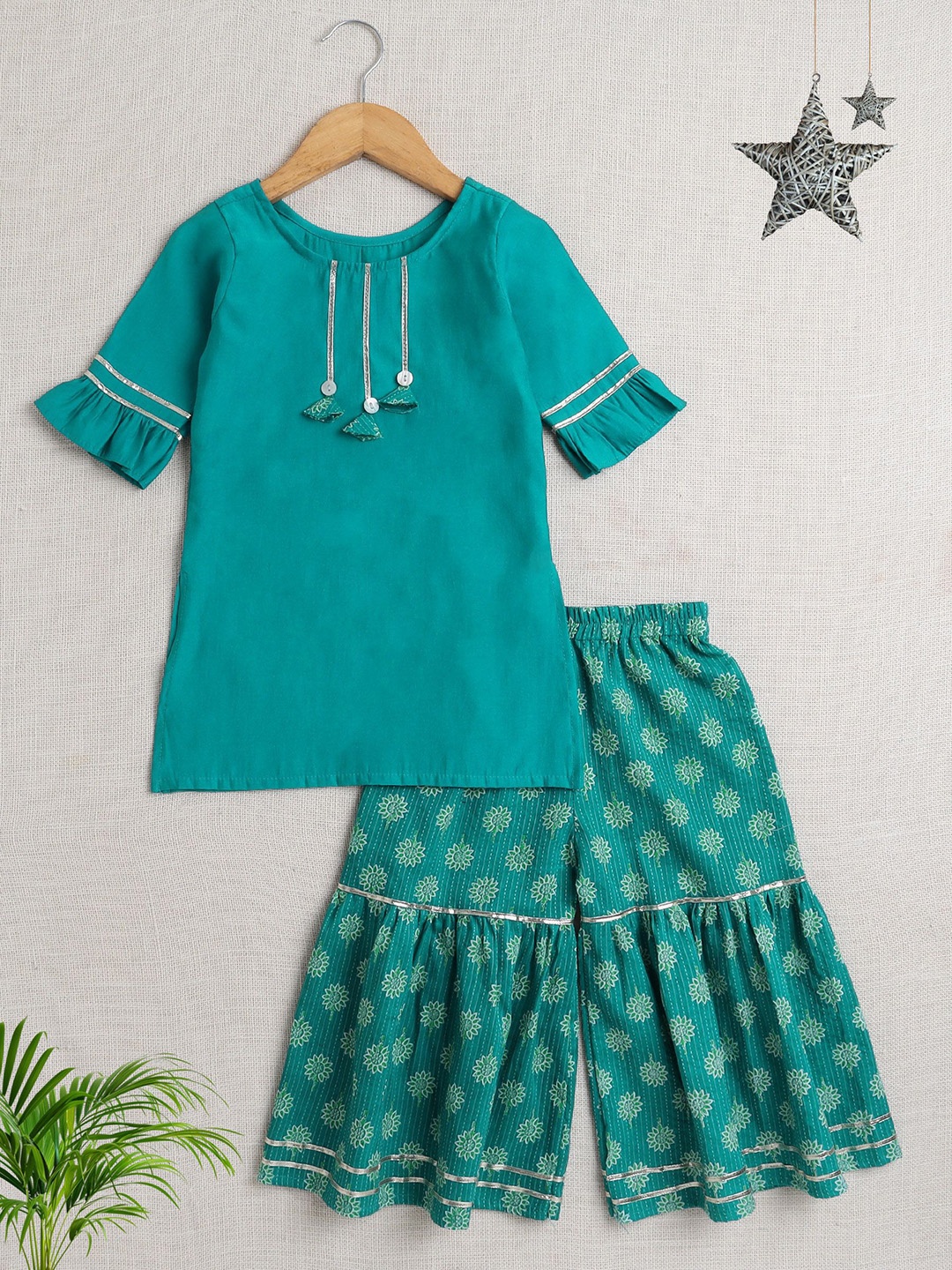 The Magic Wand Girls Round Neck Short Sleeves Regular Pure Cotton Kurta With Sharara, Green
The Magic Wand Girls Round Neck Short Sleeves Regular Pure Cotton Kurta With Sharara, Green