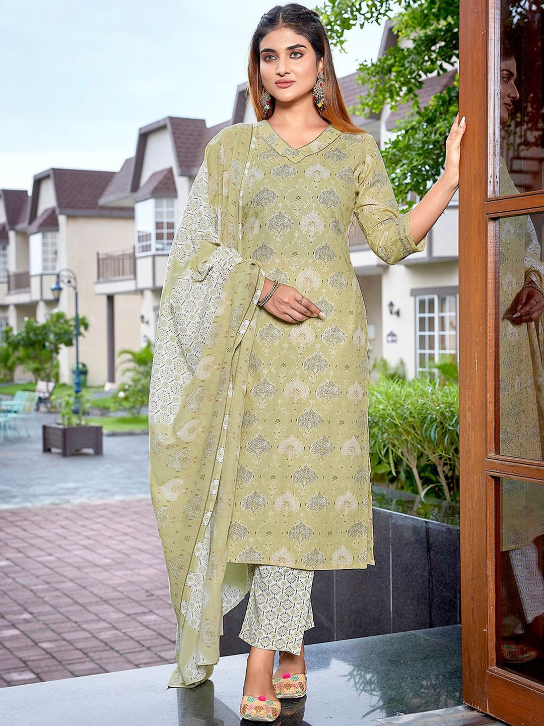 Royal Export Ethnic Motifs Printed Gotta Patti Kurta With Trousers & Dupatta, Beige
Royal Export Ethnic Motifs Printed Gotta Patti Kurta With Trousers & Dupatta, Beige