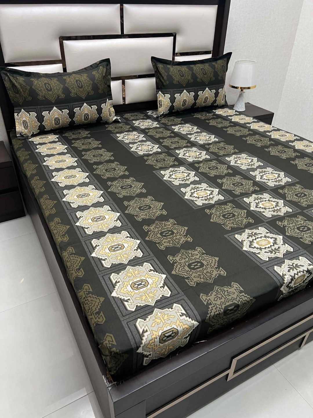 Pure Decor Cotton Queen Size Double Bed Bedsheet With 2 Pillow Covers 2.28m X 2.54m, Green
Pure Decor Cotton Queen Size Double Bed Bedsheet With 2 Pillow Covers 2.28m X 2.54m, Green
