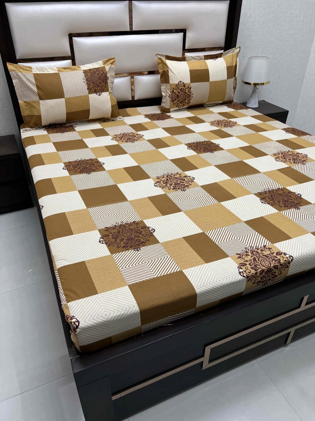 Pure Decor Passion Brown Geometric Pure Cotton 220 TC Queen Bedsheet Set-2.28 m x 2.55 m
Pure Decor Passion Brown Geometric Pure Cotton 220 TC Queen Bedsheet Set-2.28 m x 2.55 m
