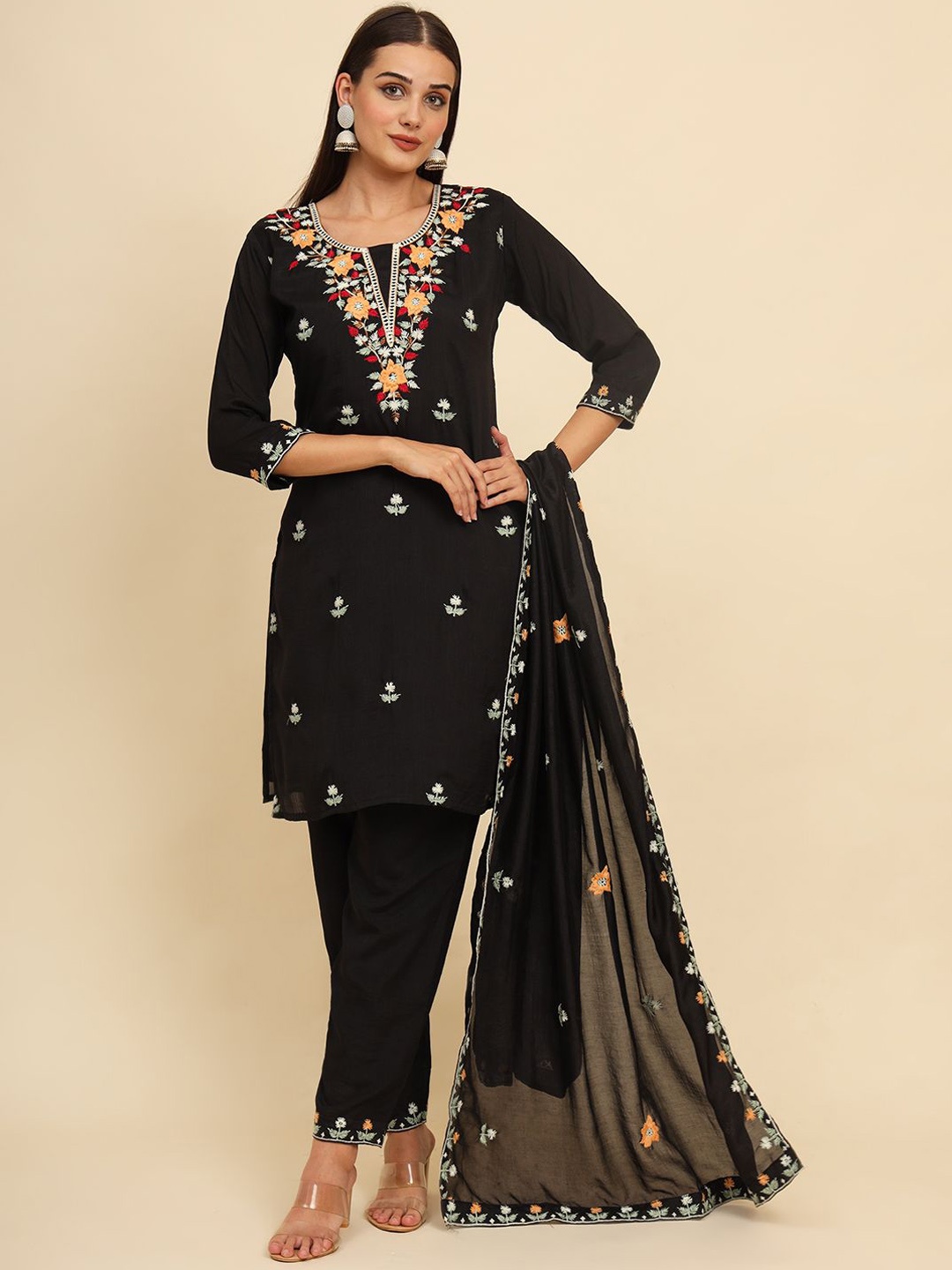 HERE&NOW Sosyo Floral Embroidered Straight Thread Work Kurta with Trouser & Dupatta, Black
HERE&NOW Sosyo Floral Embroidered Straight Thread Work Kurta with Trouser & Dupatta, Black